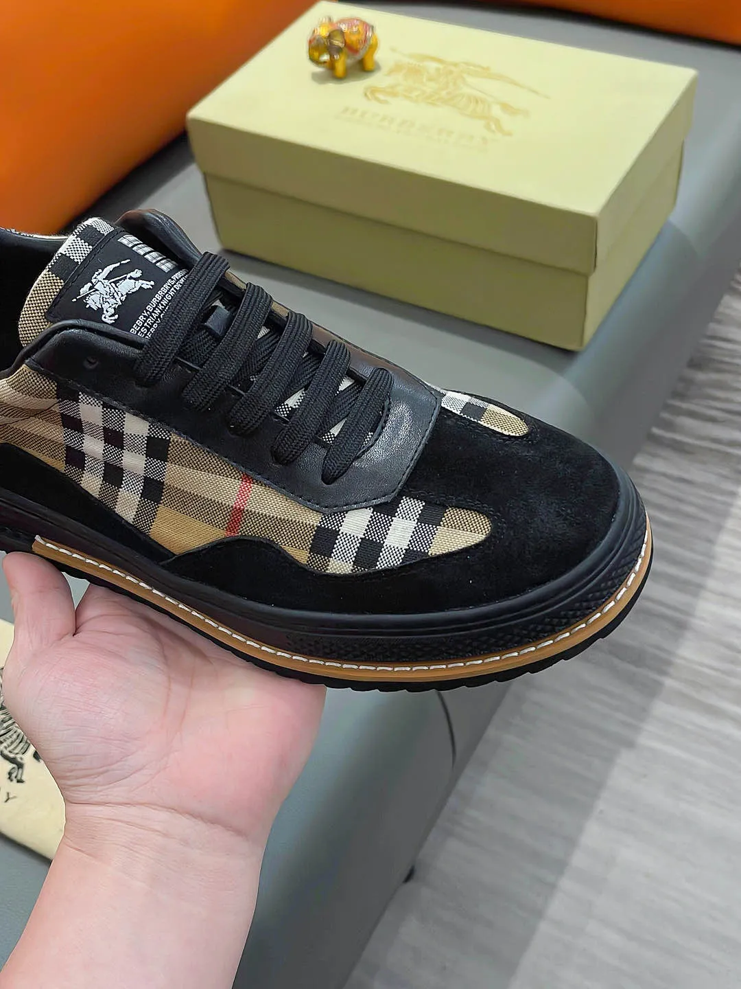 Men's shoes BURBERRY "Burberry" P400 Regular size: 38-44 (casual shoes) Product materials: Selected cowhide upper, soft sheepskin lining; original outsole.